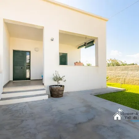 Selene Villa Avola